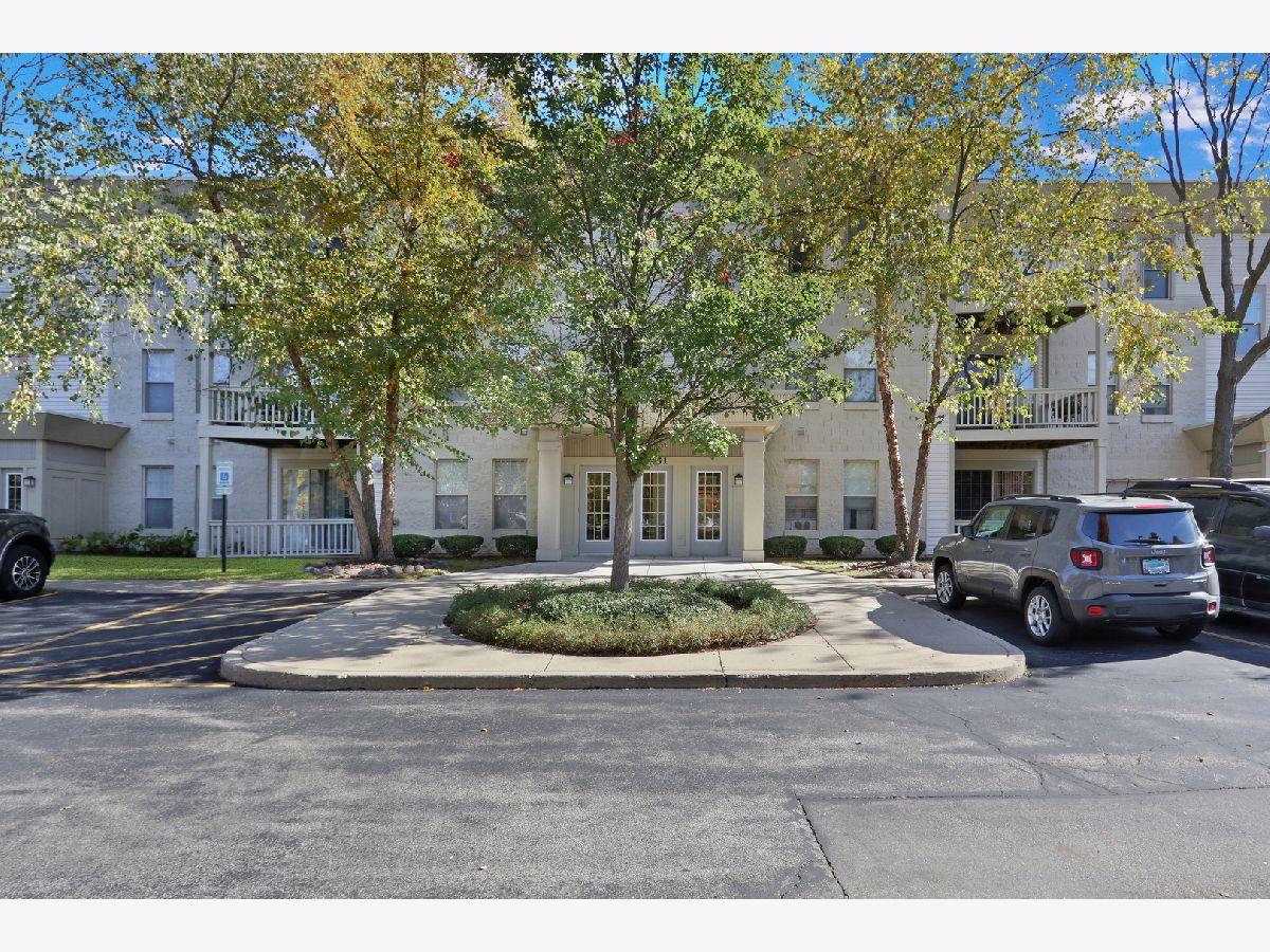 Condominiums Sold Delaware Place Gurnee Illinois, 34451 Old Walnut
