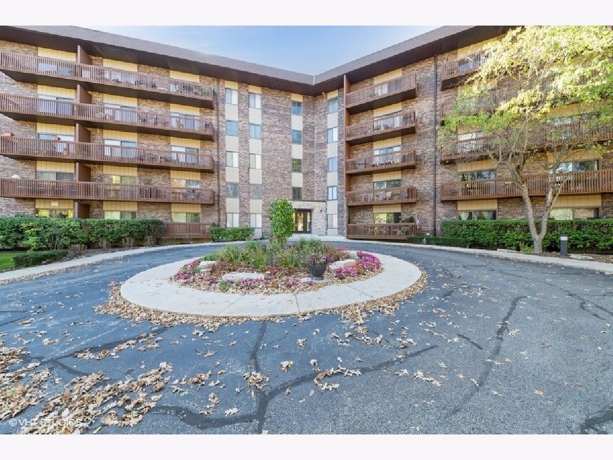 Condominiums Sold Medinah On The Lake Bloomingdale Illinois, 120 Lakeview