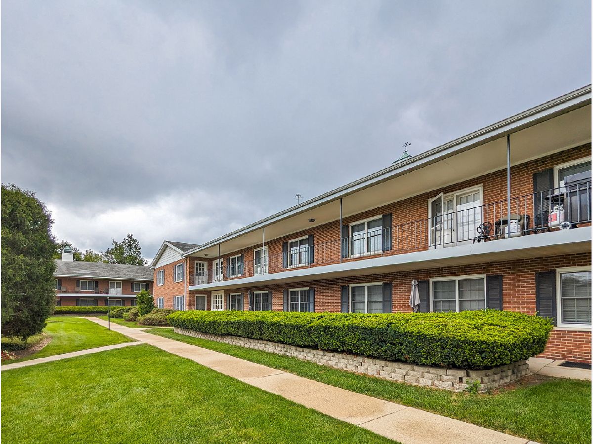 Condominiums Sold Cambridge Court Northbrook Illinois, 2812 Dundee