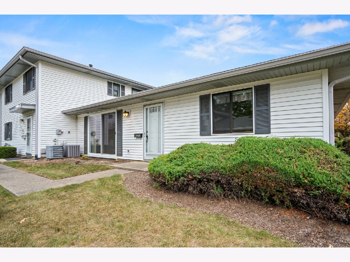 Condos & Townhomes Sold Weathersfield Lake Schaumburg Illinois, 819 Pondview