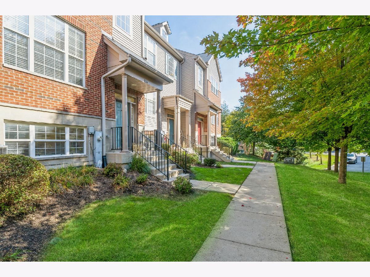 Townhomes & Condos Sold Village Station Grayslake Illinois, 336 Station Park
