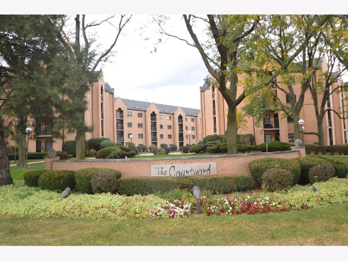 Condos & Townhomes & Homes Sold Courtyard Of Harwood Heights Harwood Heights Illinois, 7400 Lawrence