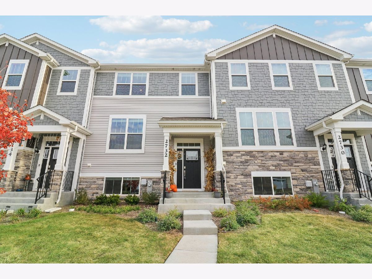 Condos & Townhomes Sold The Crossings Of Mundelein Mundelein Illinois, 2732 Fieldcrest