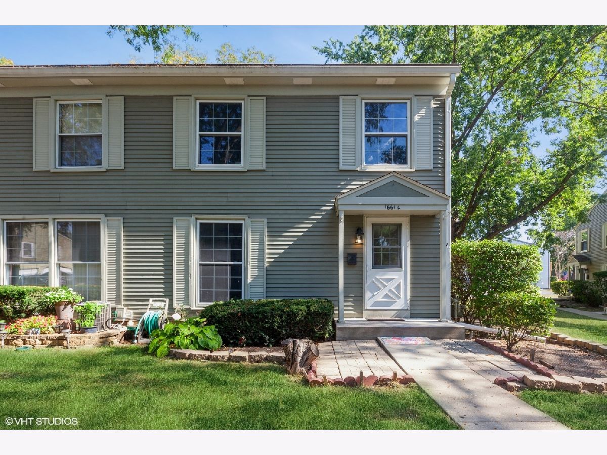 Condos & Townhomes & Homes Sold Hollybrook Wheaton Illinois, 1661 Valley Forge
