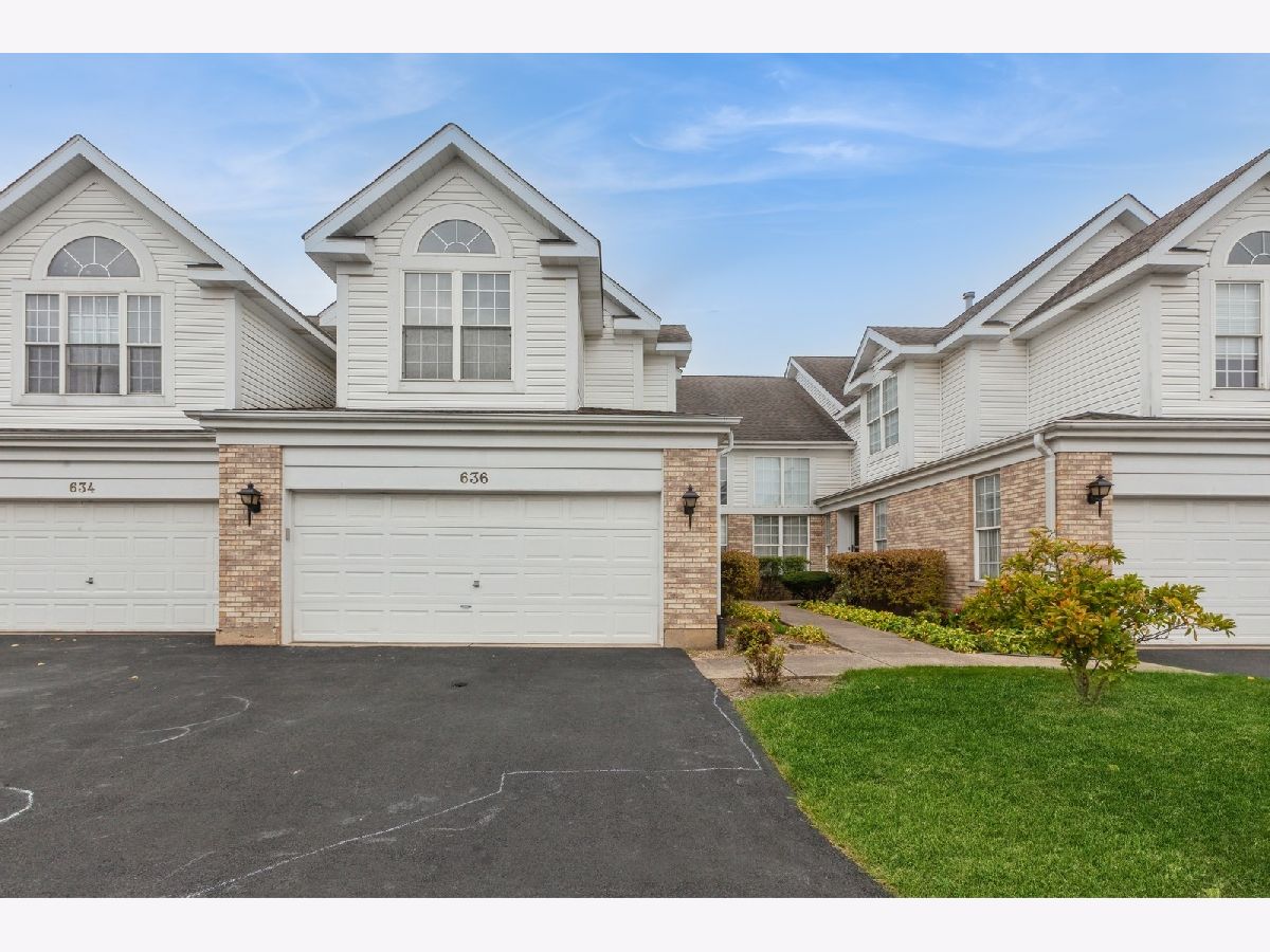 Townhomes Sold Citadel On The Pond Westmont Illinois, 636 Citadel