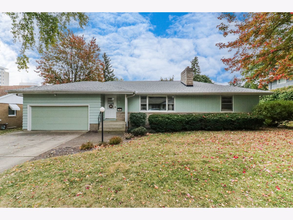 Homes & Condos & Townhomes Sold Westbrook Normal Illinois, 5 Knollcrest