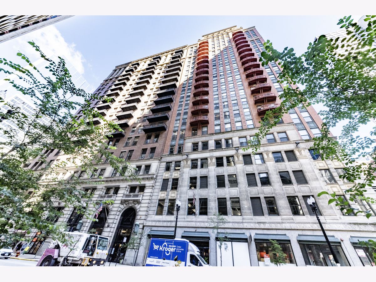 Condominiums Rented Concord At City Center Chicago Illinois, 208 Washington
