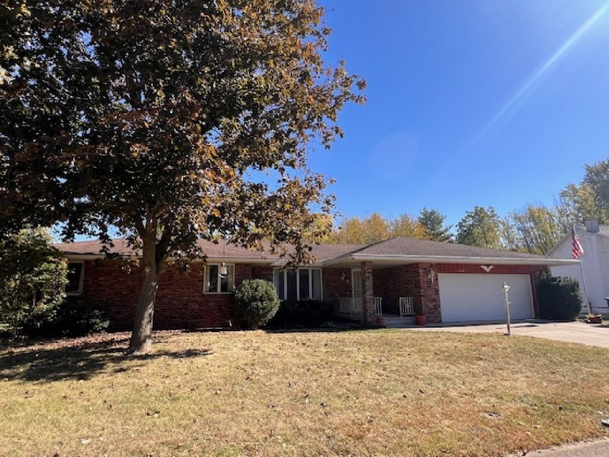 Homes & Condos & Townhomes Sold Cedarside Clinton Illinois, 1210 Quincy