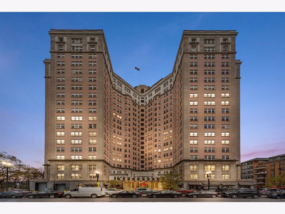 Condos & Townhomes Sold Edgewater Beach Apts. Chicago Illinois, 5555 Sheridan