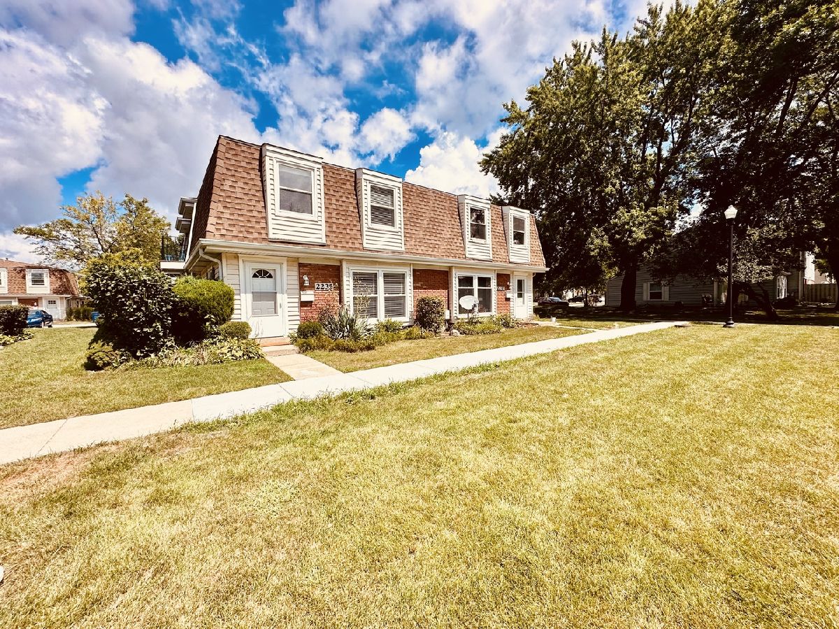 Townhomes & Condos Sold Sheffield Manor Schaumburg Illinois, 2235 Flower
