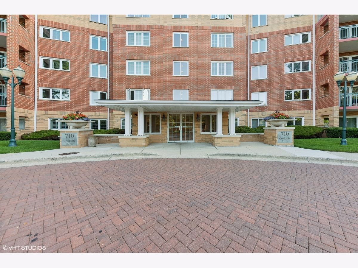 Condominiums Sold Creekside Mount Prospect Illinois, 710 Creekside