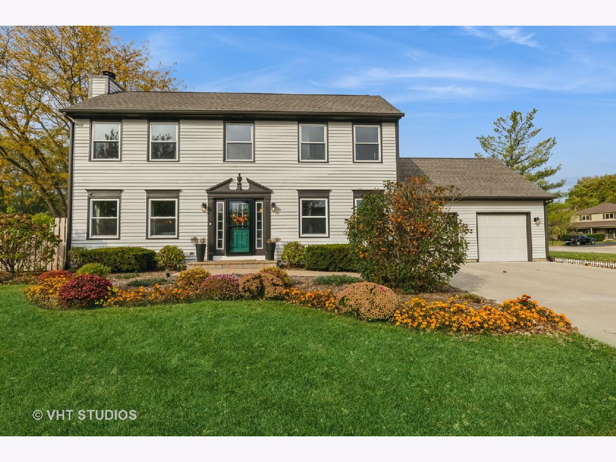 Sold Third Lake Illinois, 2 Coral Reef