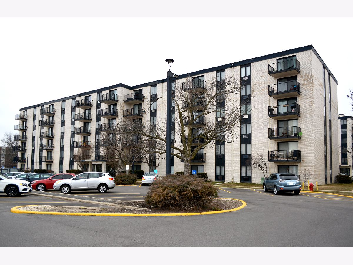 Condos & Townhomes & Homes Rented Terrace Square Niles Illinois, 9128 Terrace