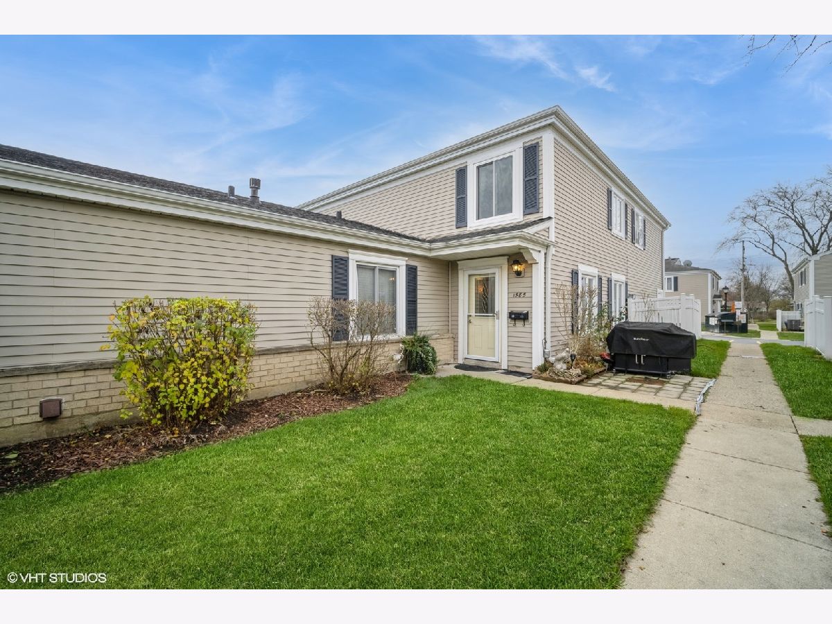 Townhomes & Condos Rented Quincy Park Prospect Heights Illinois, 1585 Quaker