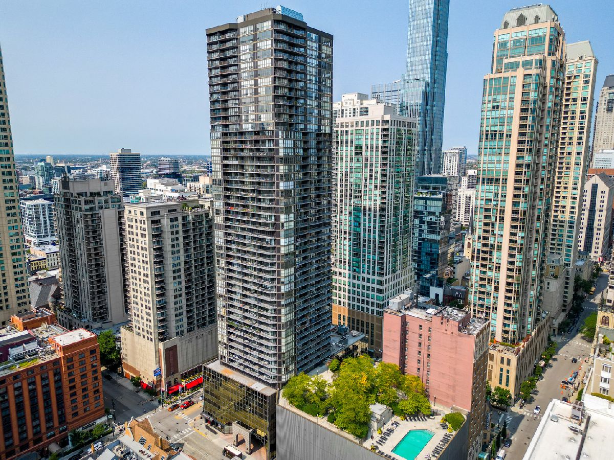 Condominiums Sold Ontario Place Chicago Illinois, 10 Ontario