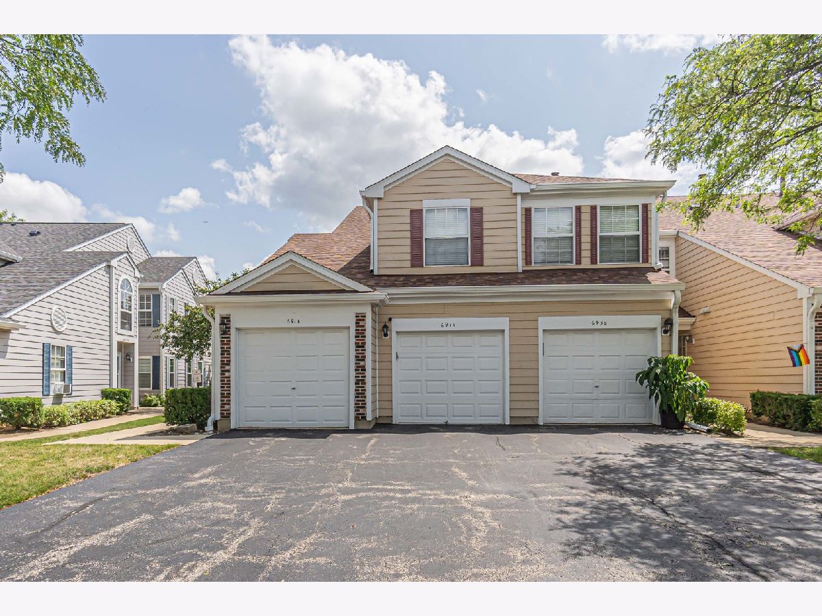 Townhomes & Condos & Homes Rented Manors Of Oak Knoll Streamwood Illinois, 691 Streamwood