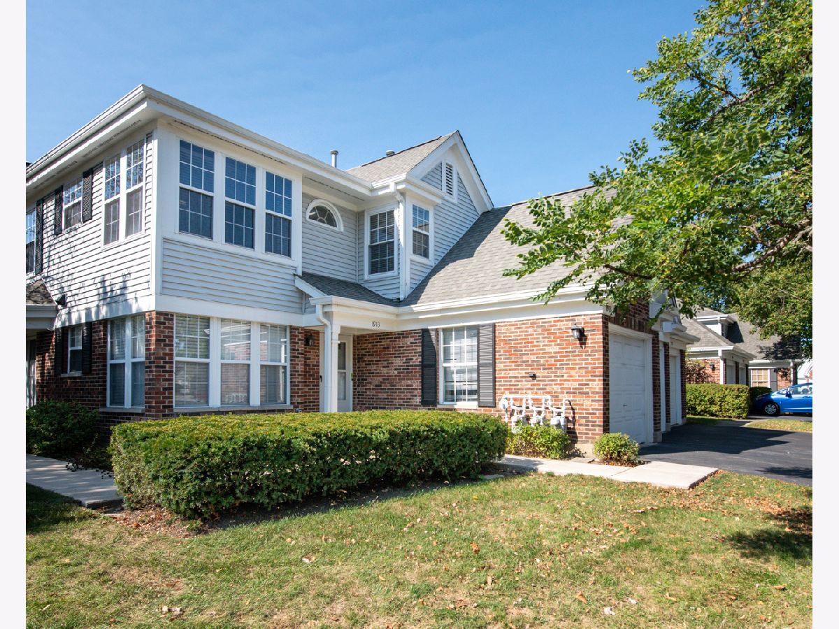 Townhomes & Condos Rented Wildberry Streamwood Illinois, 1913 Quaker Hollow