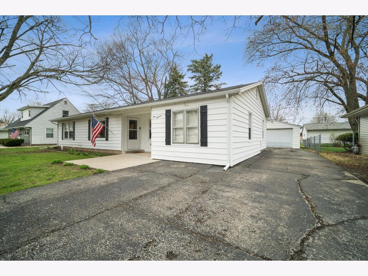 Homes & Condos & Townhomes Sold Meadowbrook Bloomington Illinois, 118 Meadowbrook