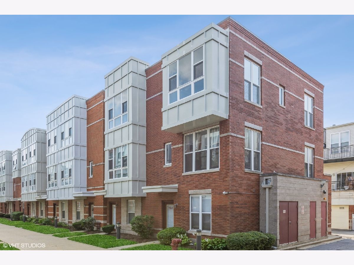 Townhomes & Condos Rented Kilbourn Court Chicago Illinois, 3238 Kilbourn