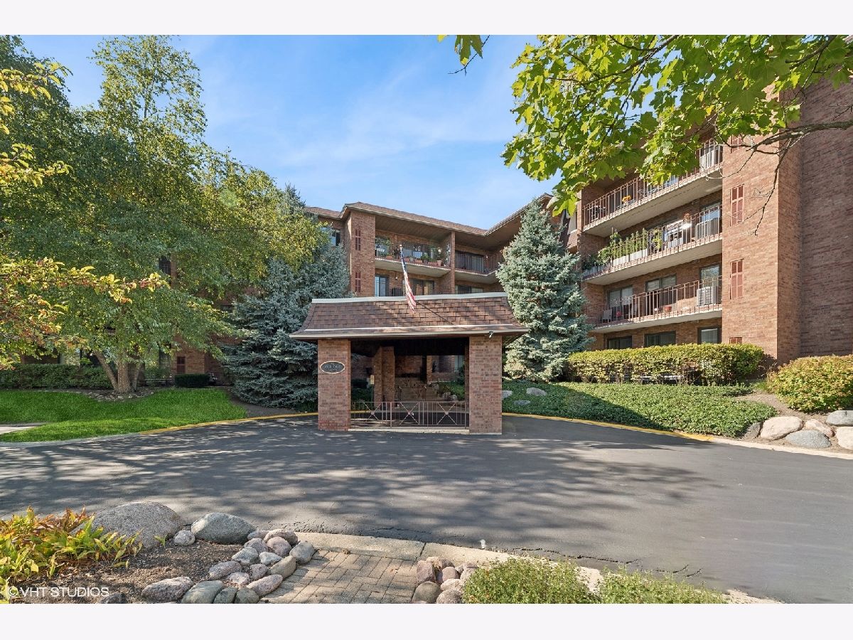 Condominiums Sold Oak Creek Buffalo Grove Illinois, 51 Old Oak