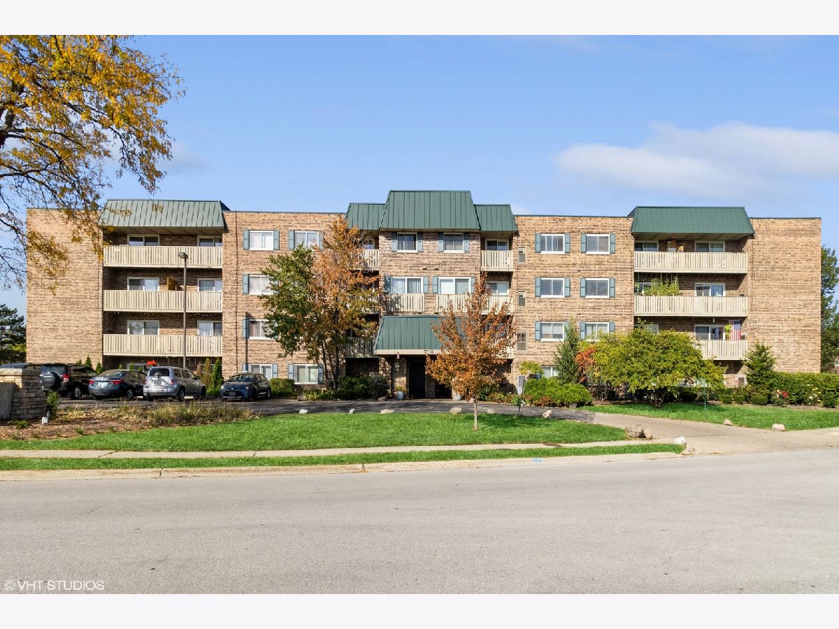 Condominiums Rented 12 Oaks Elk Grove Village Illinois, 700 Perrie