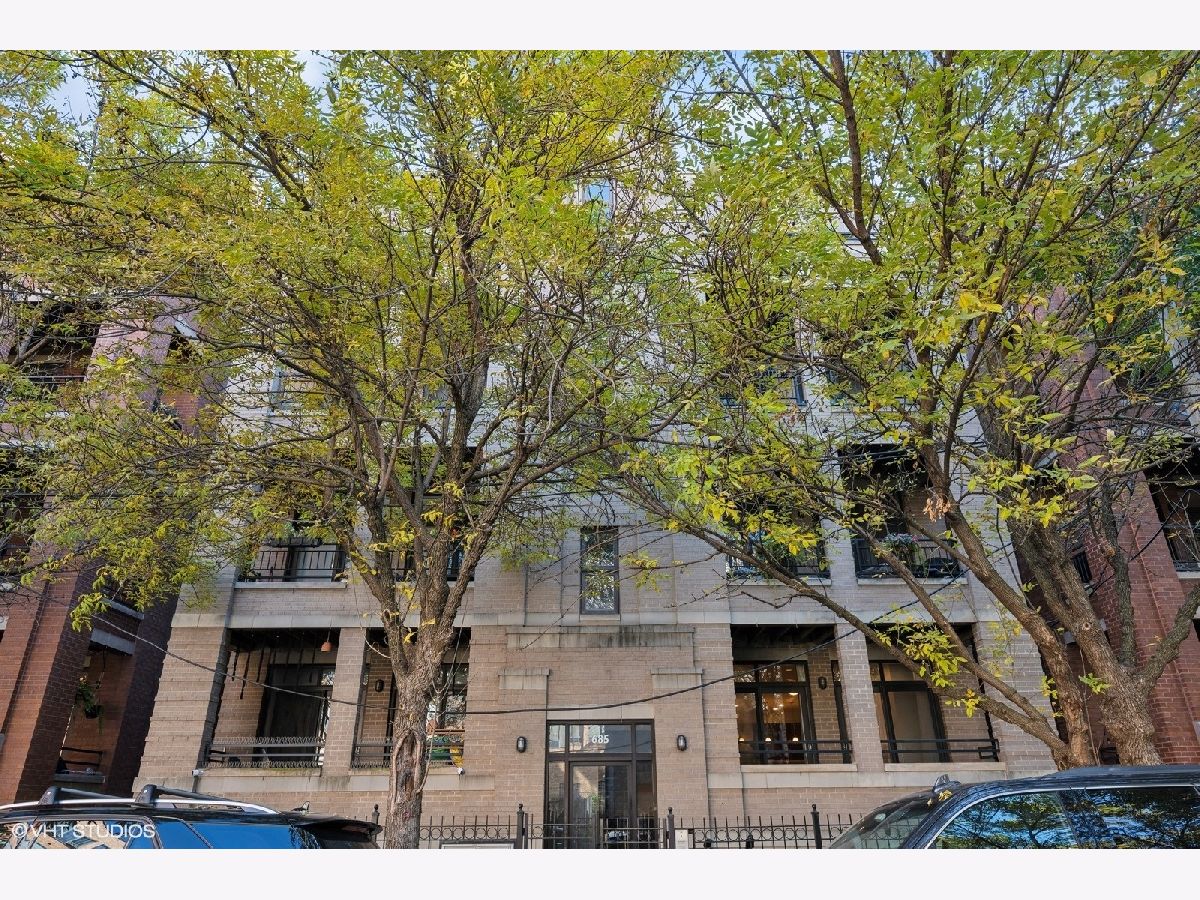 Condominiums Rented Marquette Row Chicago Illinois, 685 Peoria
