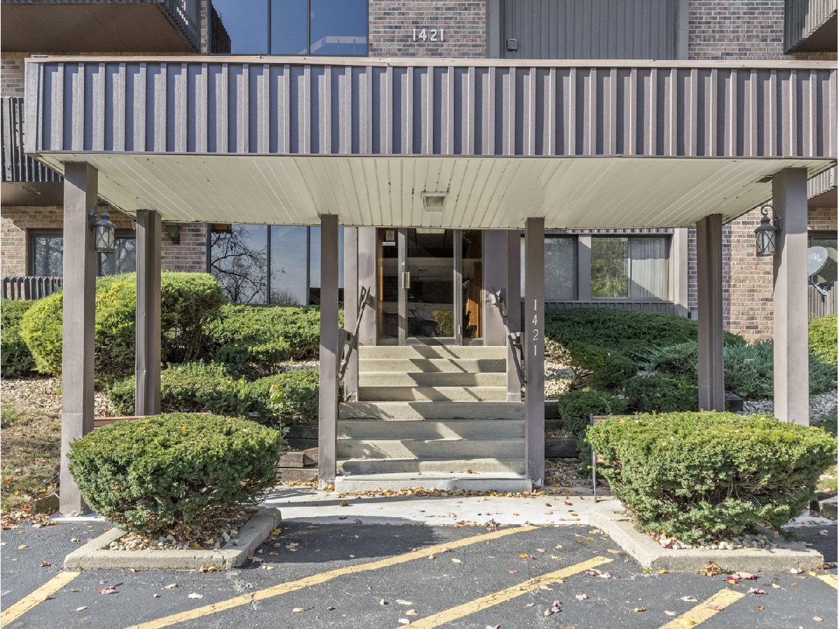 Condominiums & Homes Sold Woodland Terrace Joliet Illinois, 1421 Woodbridge