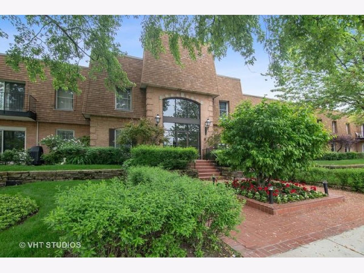 Condominiums Rented Brooke Estates Highland Park Illinois, 1250 Park