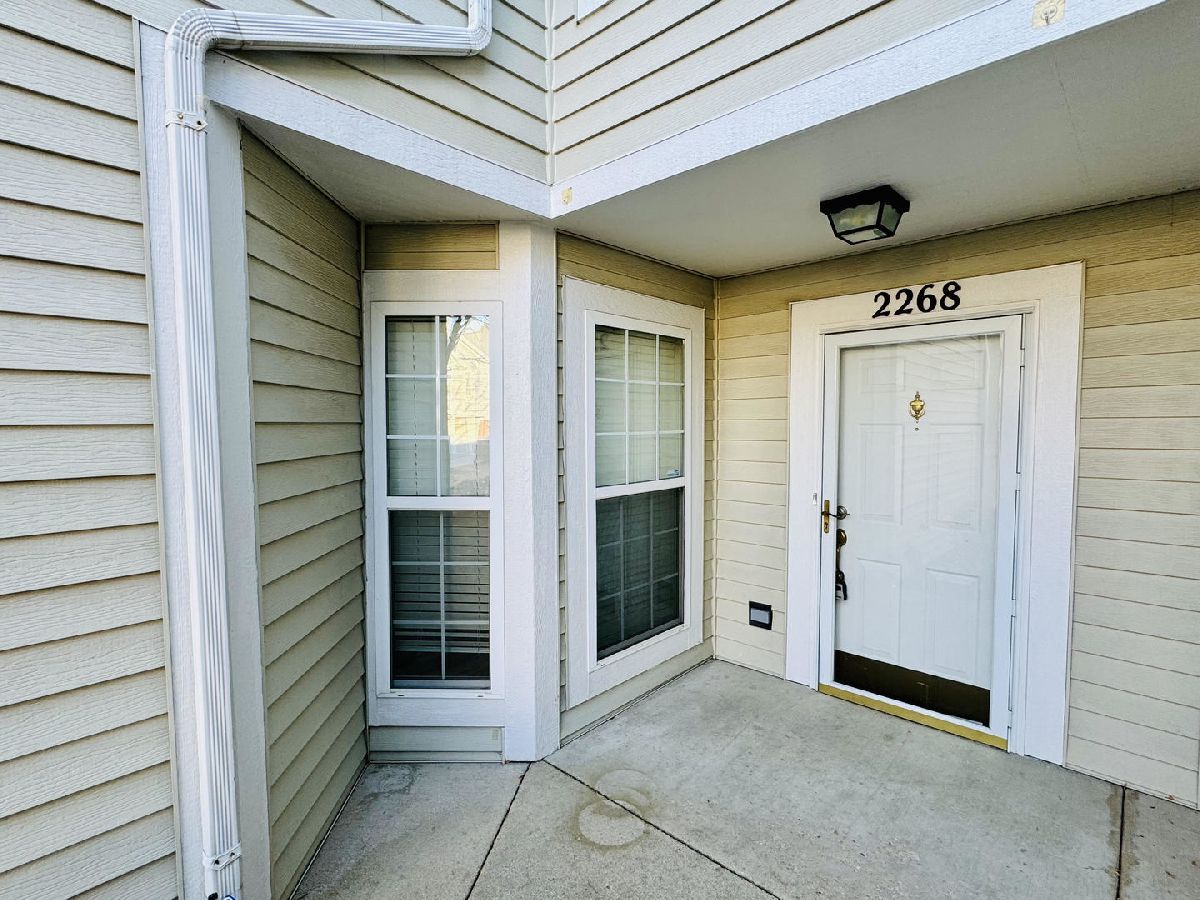Townhomes & Condos & Homes Rented Cambridge Countryside Aurora Illinois, 2268 Scott
