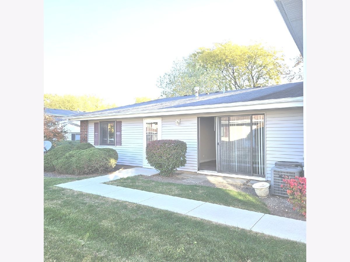 Townhomes & Condos & Homes Rented Weathersfield Commons Schaumburg Illinois, 1304 Wakeby