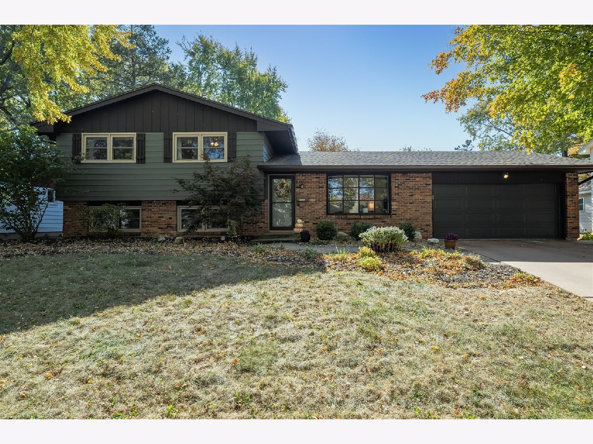Homes & Condos & Townhomes Sold Fairway Knolls Bloomington Illinois, 307 Hillside