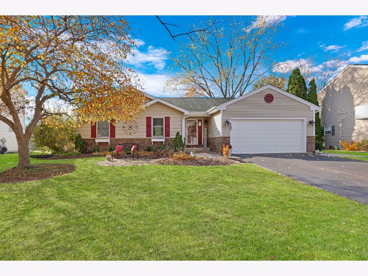 Homes & Townhomes Sold Fox River Shores Island Lake Illinois, 1019 Wembley