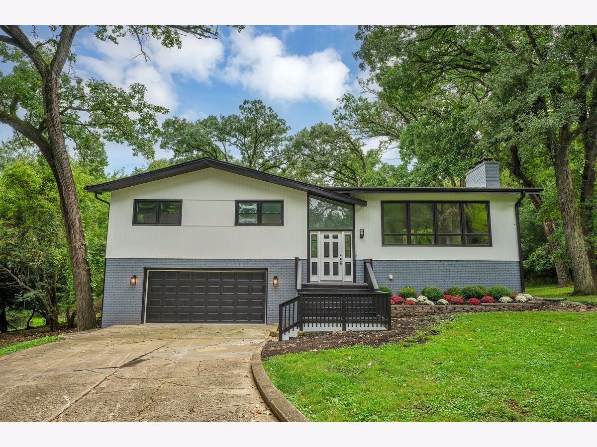 Homes Rented Oak Hills Algonquin Illinois, 1001 Oak