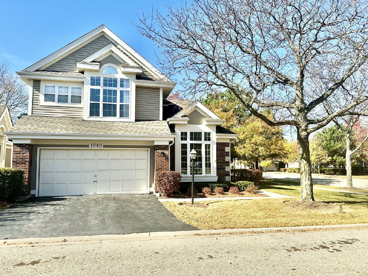 Homes & Condos & Townhomes Rented Enclave Arlington Heights Illinois, 1940 Dunhill