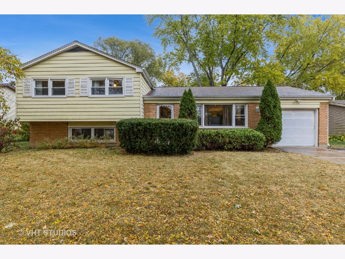 Homes & Condos & Townhomes Sold Coventry Crystal Lake Illinois, 805 Coventry
