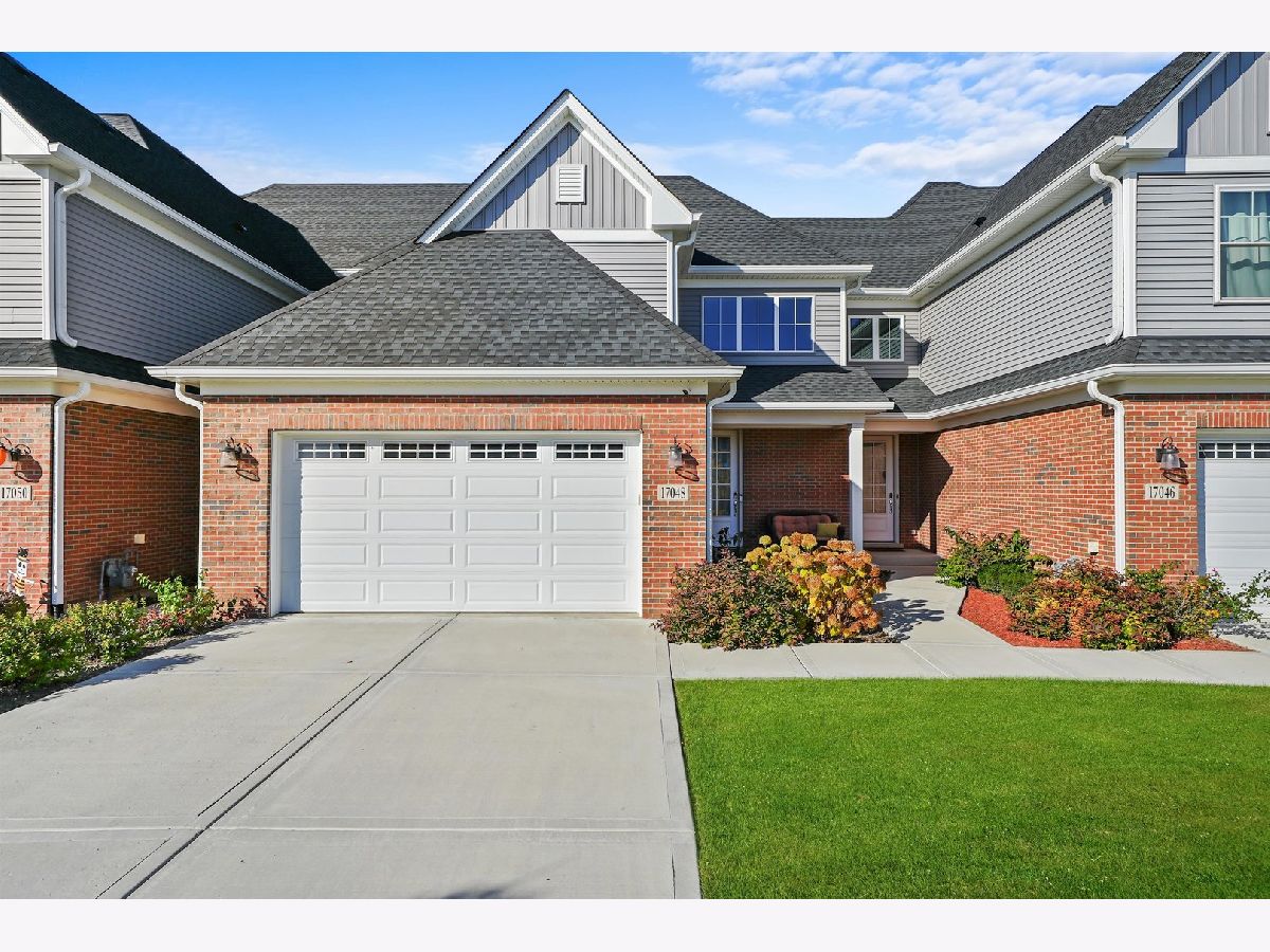Condos & Townhomes Sold Bluff Pointe Orland Park Illinois, 17048 Clover