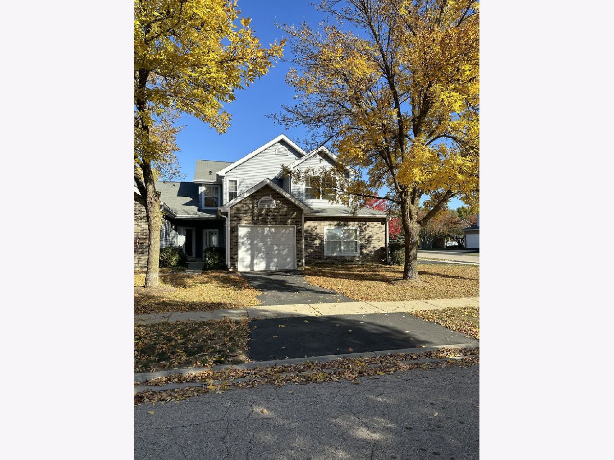 Townhomes & Homes Sold Highland Glen Algonquin Illinois, 1350 Essex