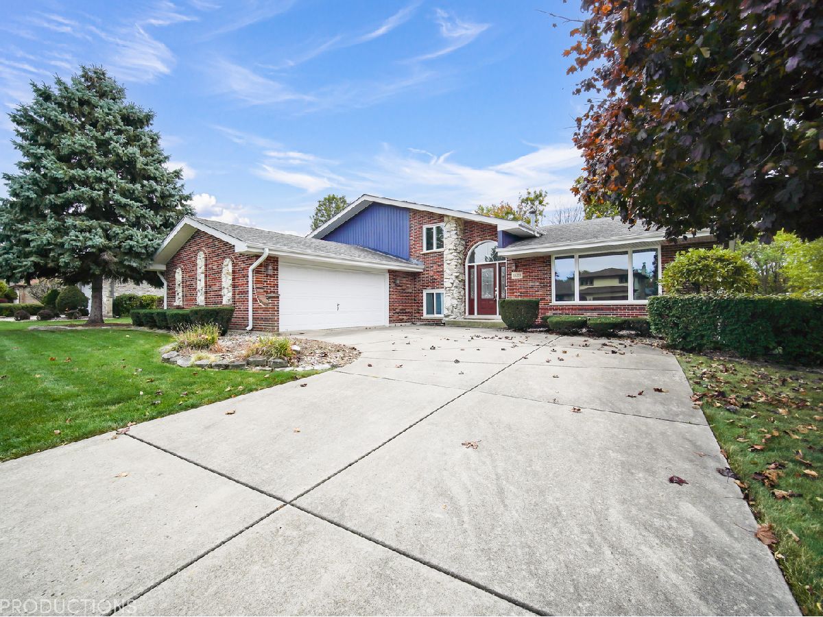 Homes Sold Golden Oak Estates Homer Glen Illinois, 13221 Oakwood