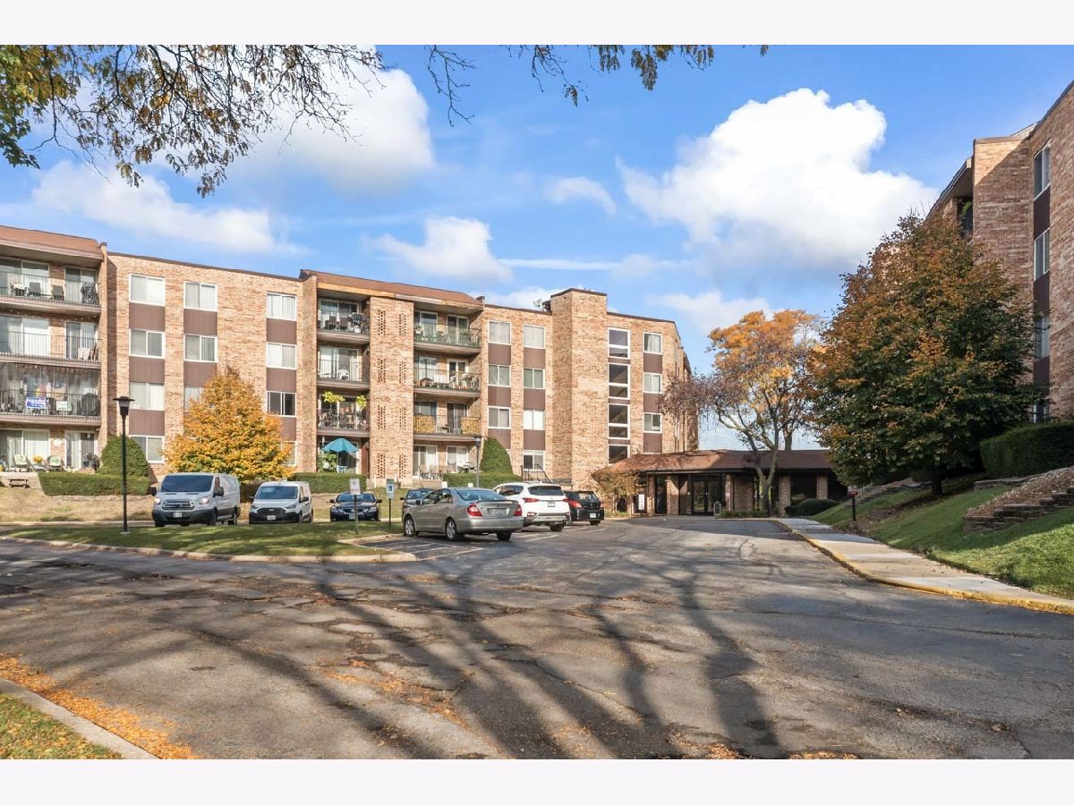 Condominiums Sold Hunt Club On The Lake Mount Prospect Illinois, 502 Huntington Commons