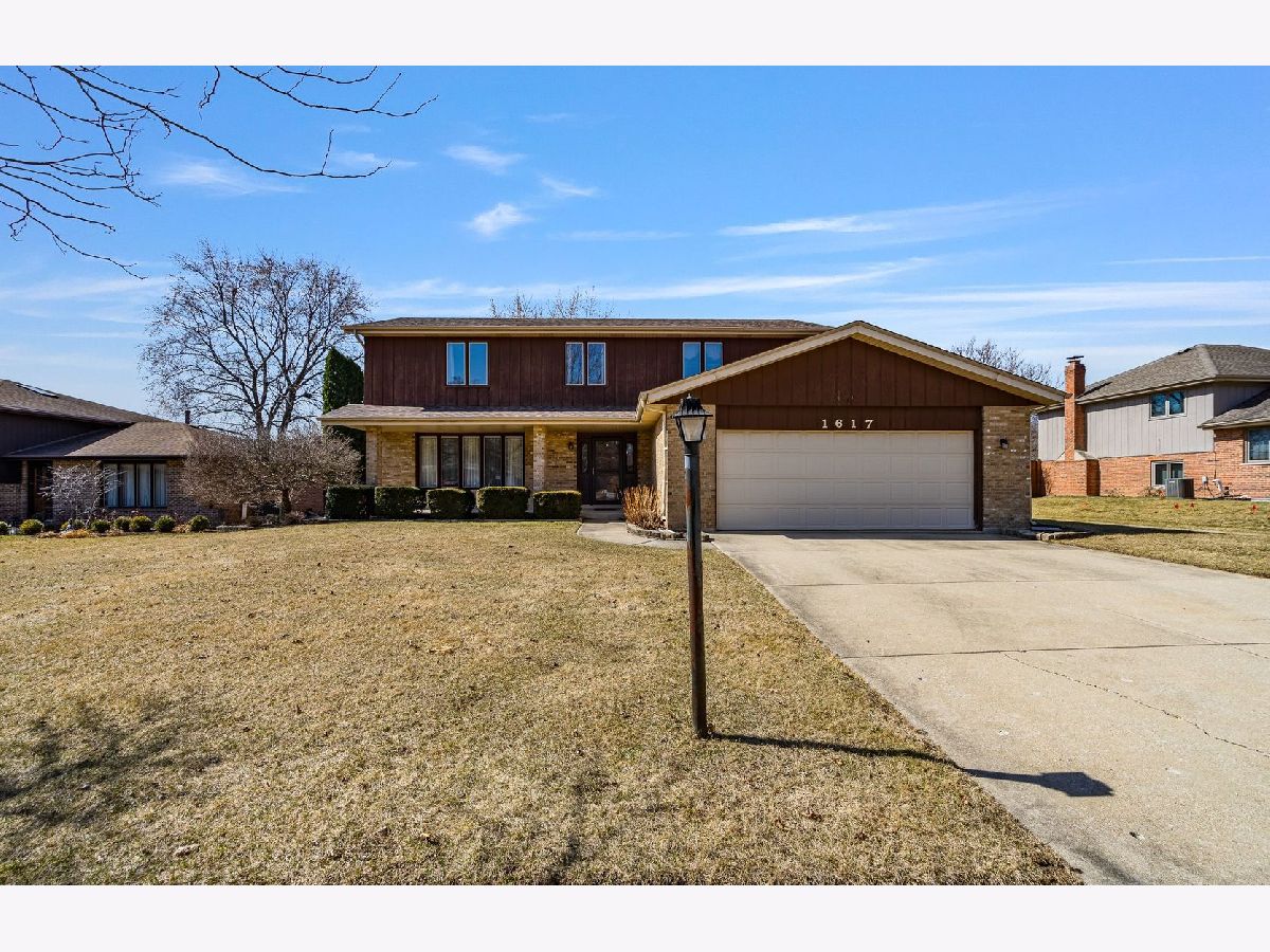 Homes & Condos & Townhomes For Sale Country Creek New Lenox Illinois, 1617 Cimarron Drive