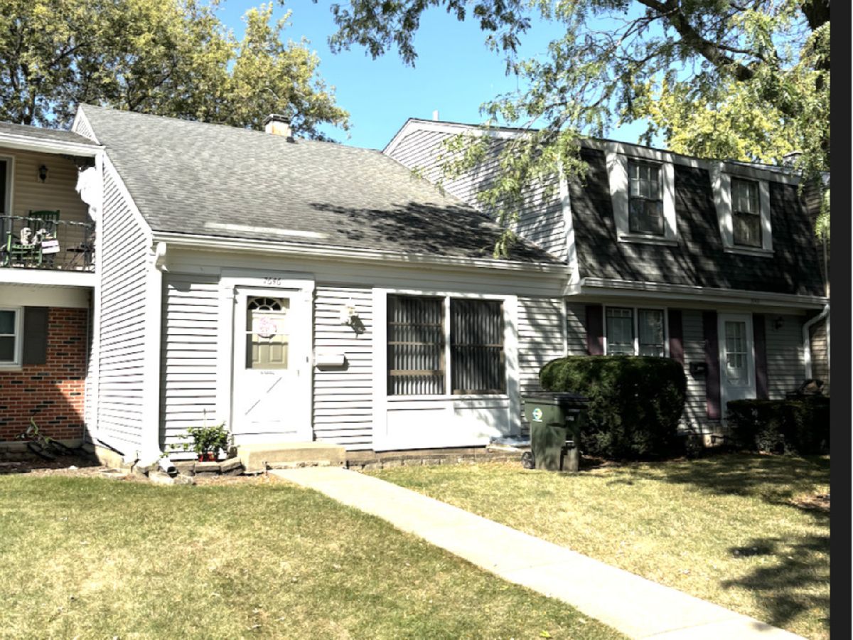 Townhomes Sold Olde Salem Hanover Park Illinois, 7646 Manchester Manor