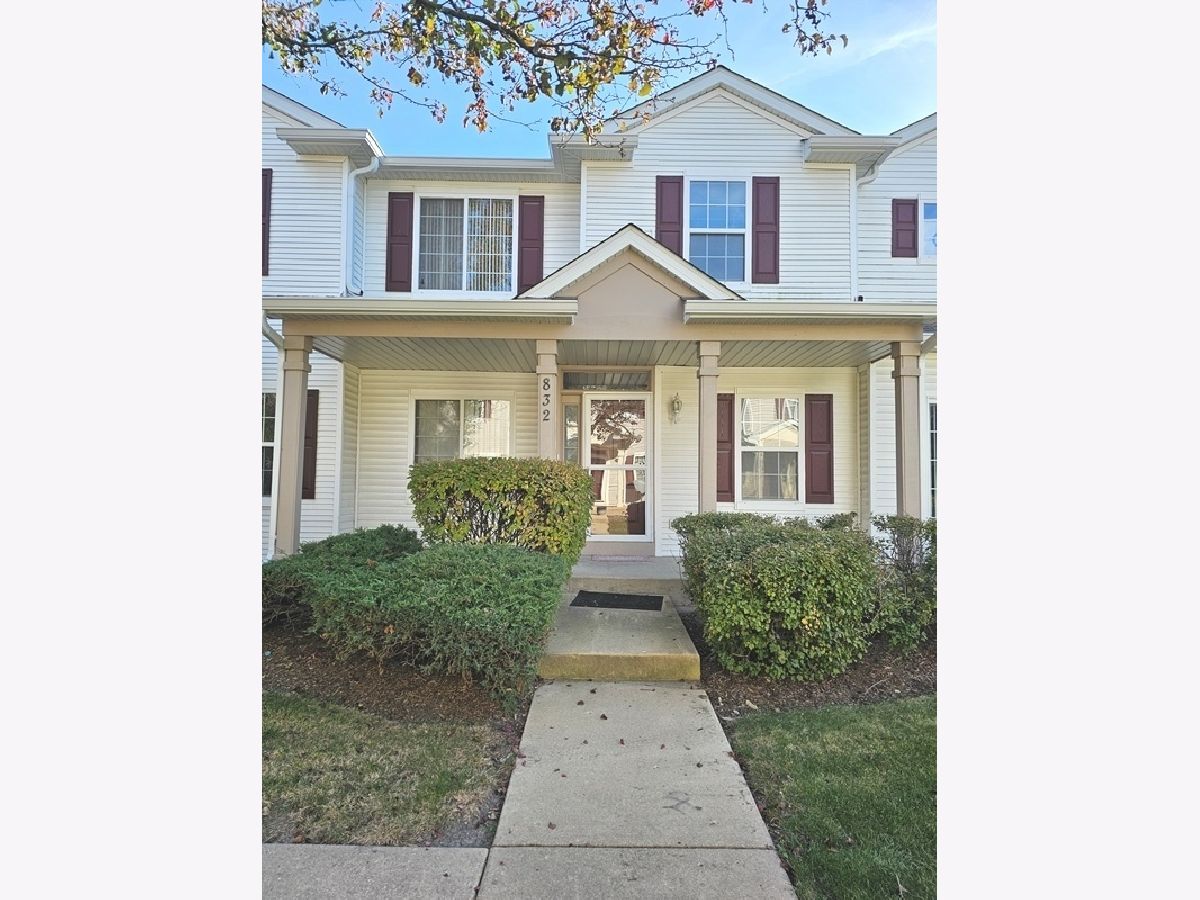 Townhomes & Condos Rented Reflections Aurora Illinois, 832 County Line