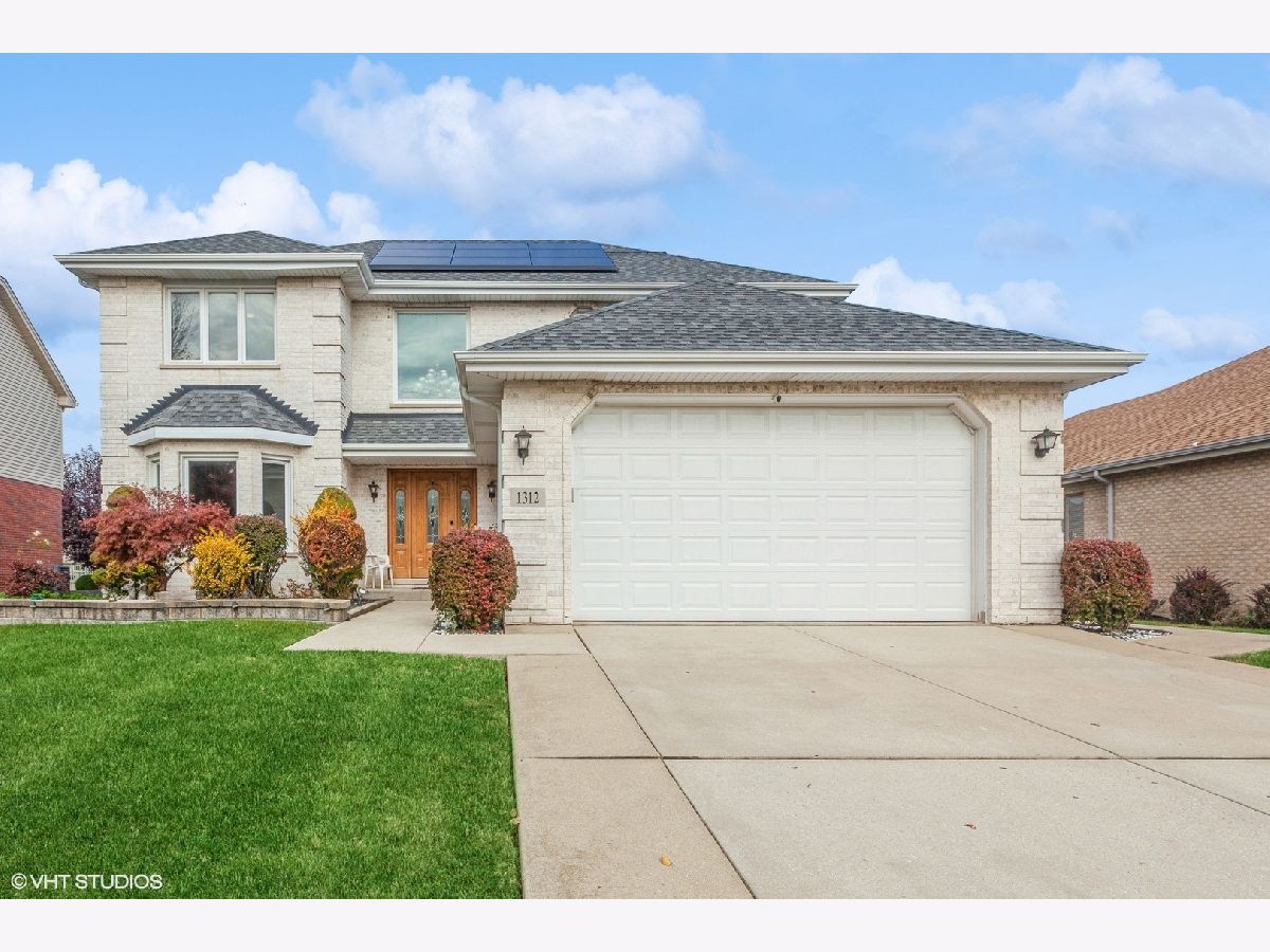 Homes & Condos & Townhomes Rented Farmingdale Village Woodridge Illinois, 1312 Tower Hill