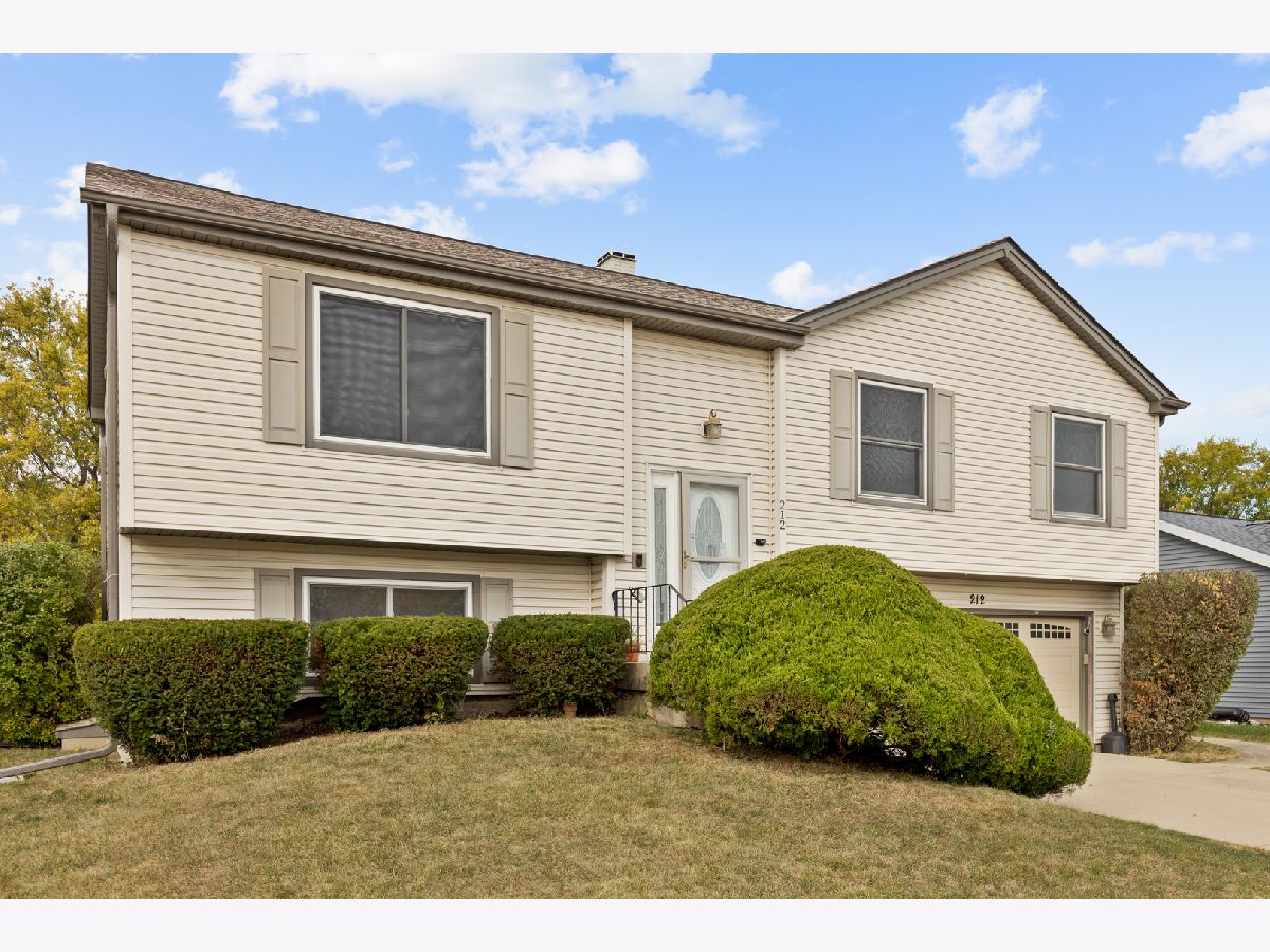 Homes Sold Settlers Lake Streamwood Illinois, 212 Huntington