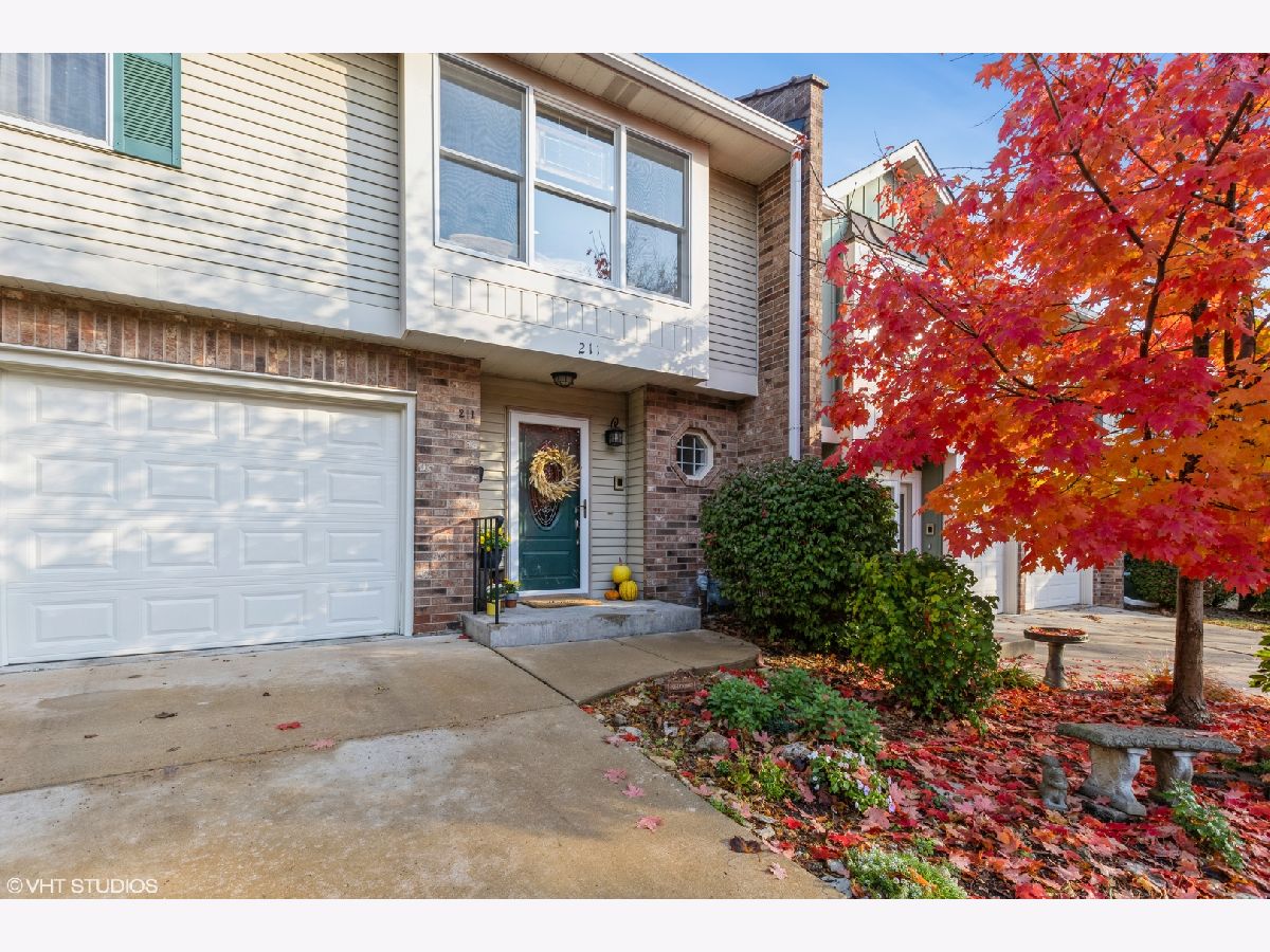 Townhomes Sold Stone Manor Batavia Illinois, 211 Stone Manor