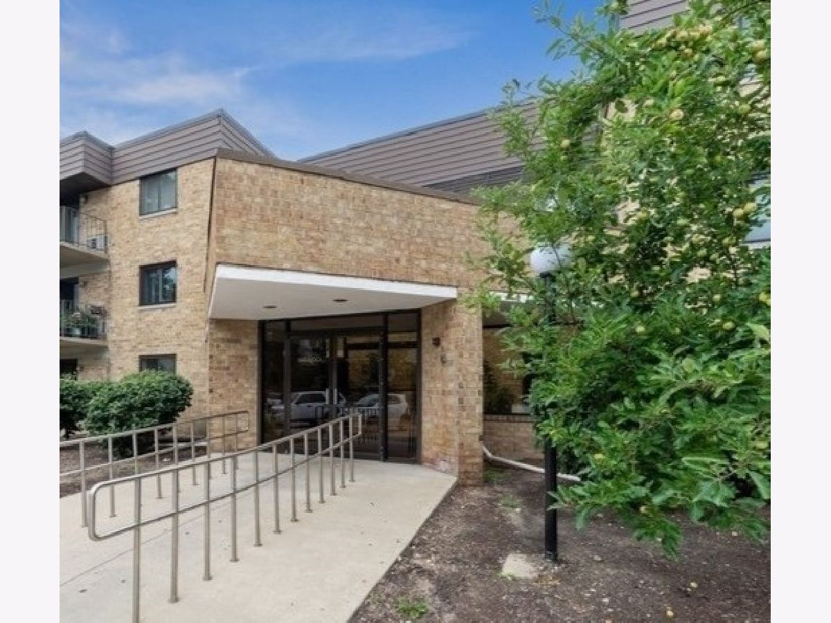 Condominiums Sold Saratoga Rolling Meadows Illinois, 5600 Astor