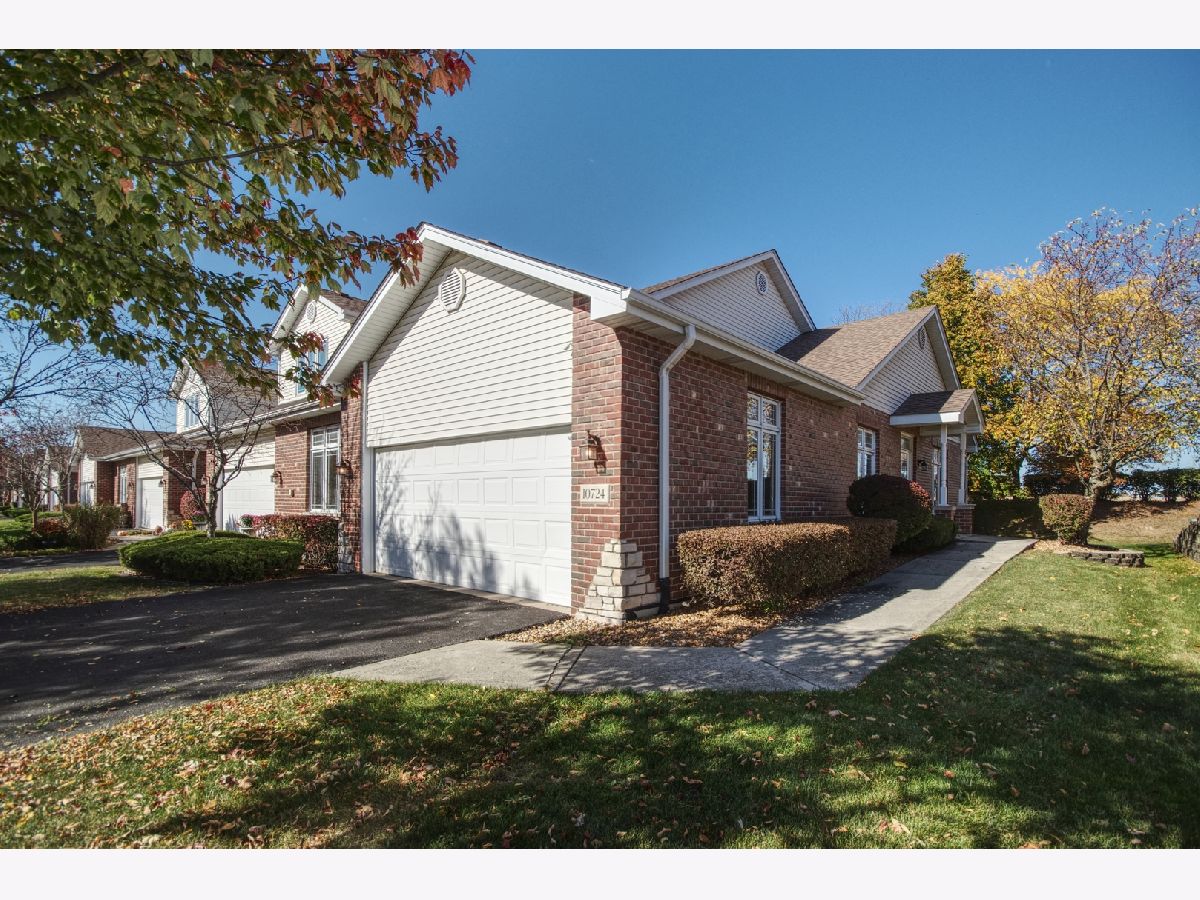 Townhomes & Homes Sold Crystal Creek Mokena Illinois, 10724 Canterbury