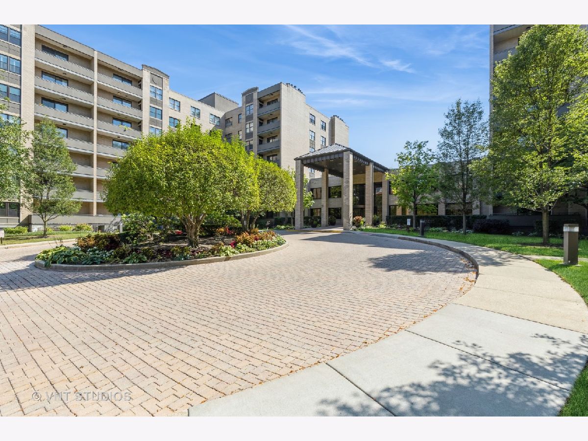 Condominiums Sold Barclay Place Lincolnwood Illinois, 4545 Touhy