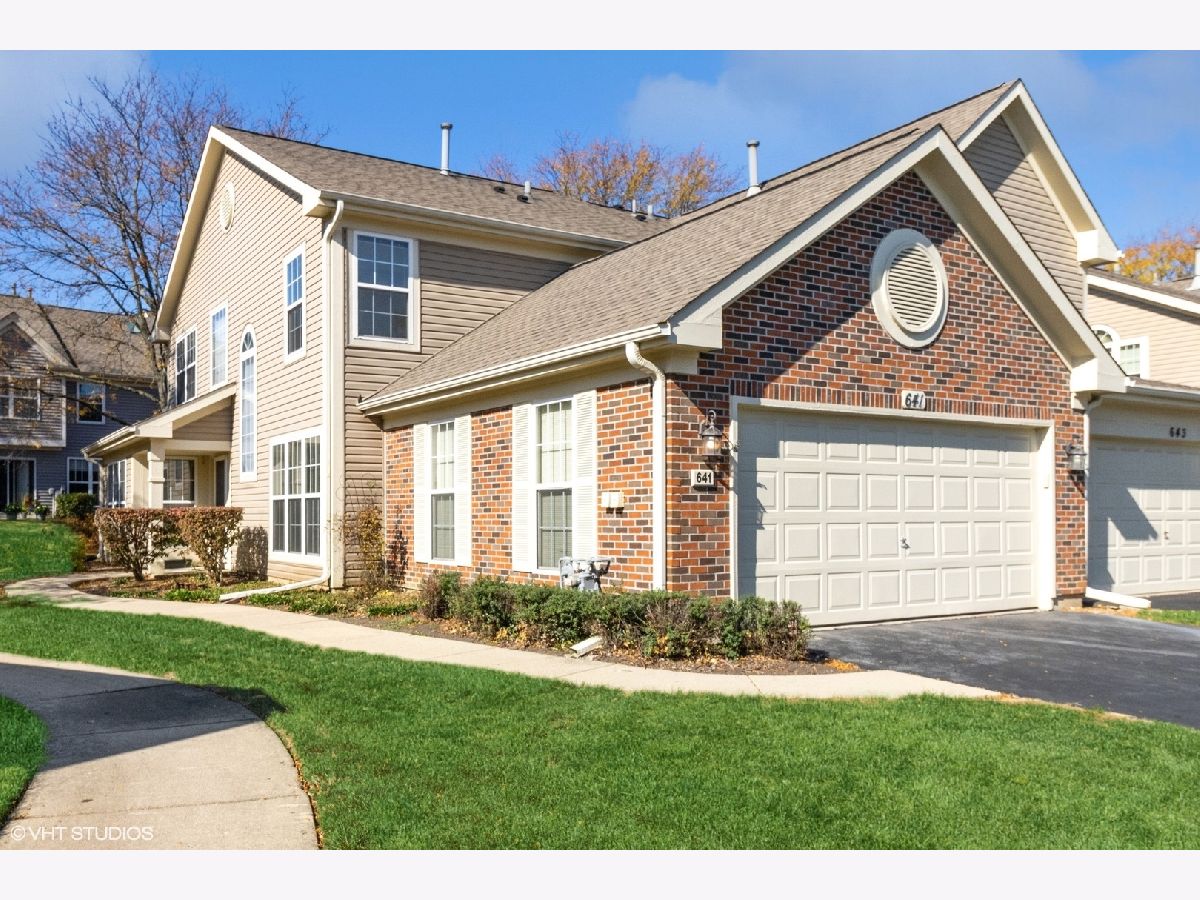 Townhomes & Condos & Homes Sold Talbots Mill Elk Grove Village Illinois, 641 Clover Hill