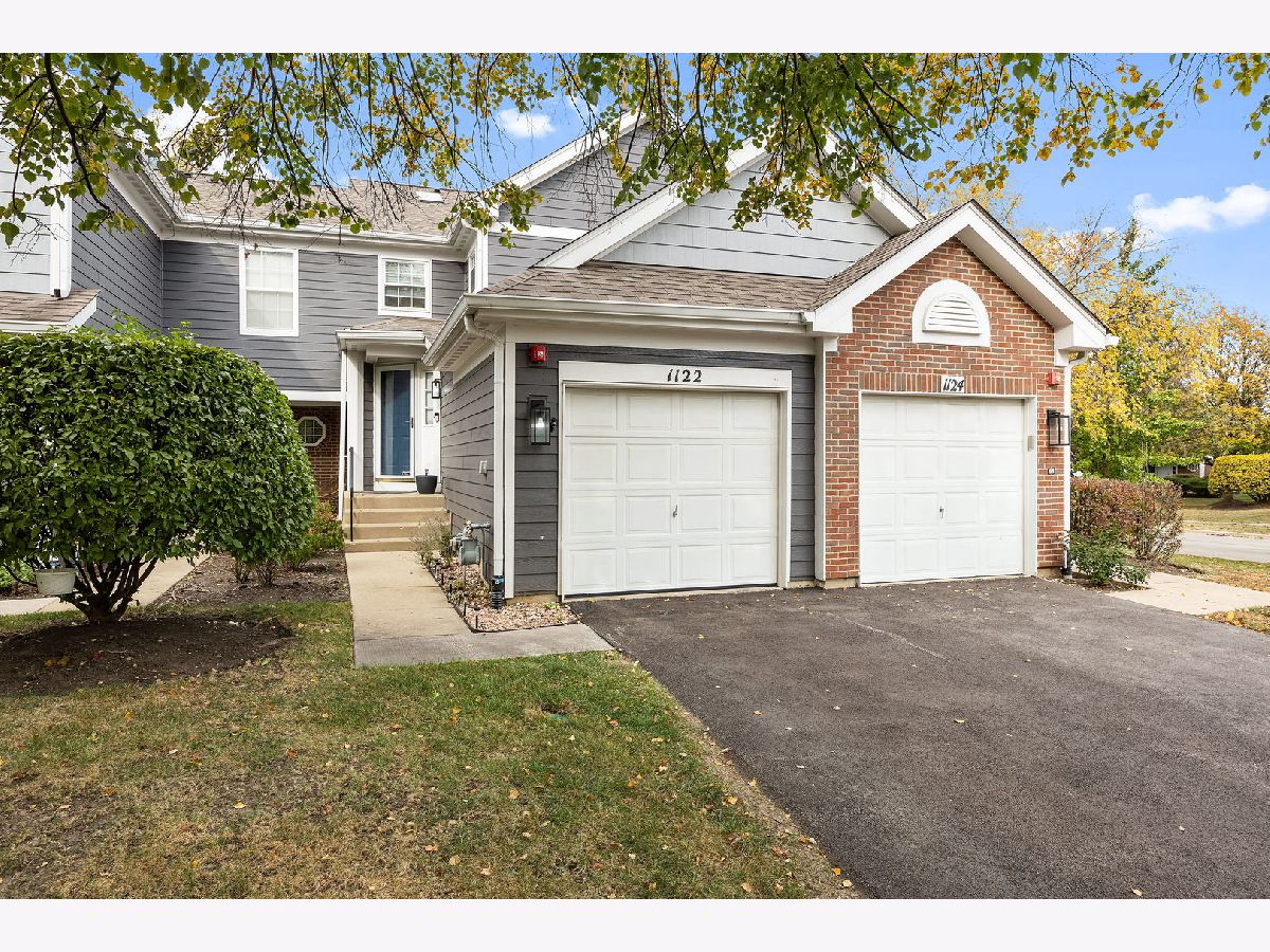 Townhomes & Condos Sold Wildwood Glen Glendale Heights Illinois, 1122 Camden